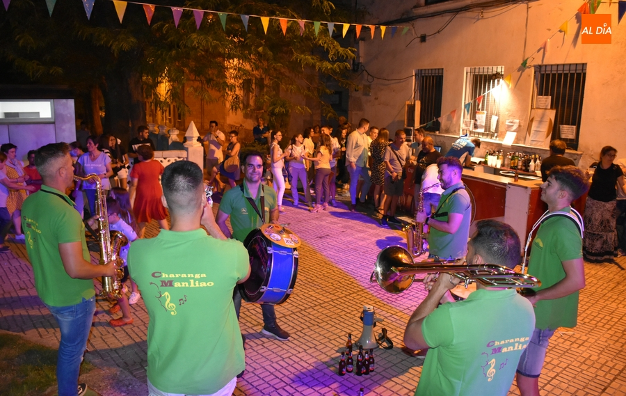 San Andrés inicia la nueva etapa de sus fiestas con la animación de la Charanga Manliao