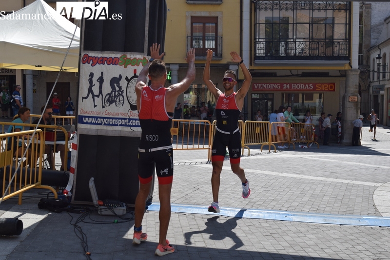 Miguel Risco y Esther Rodríguez se imponen en el VII Triatlón de Alba de Tormes