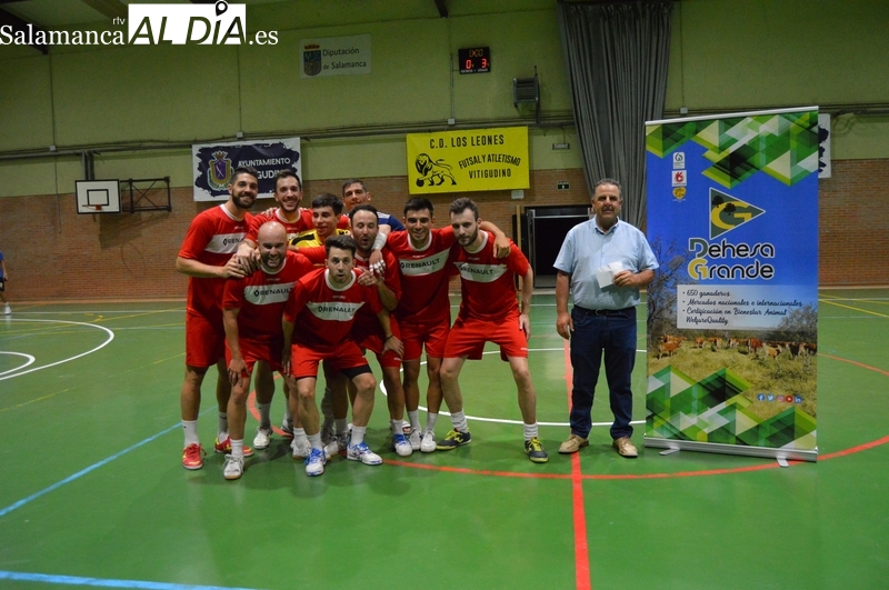 El equipo Renault-Sydney gana el torneo de 24 horas de futbol sala del CD Los Leones de Vitigudino 