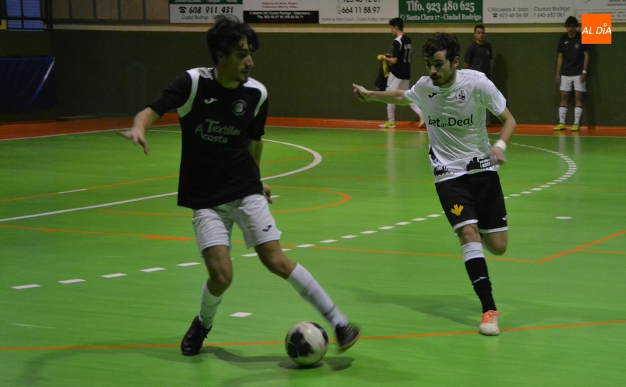 Álex Morales retorna al III Columnas, mientras que el Ciudad Rodrigo ficha a Jiménez y Ángel Portela