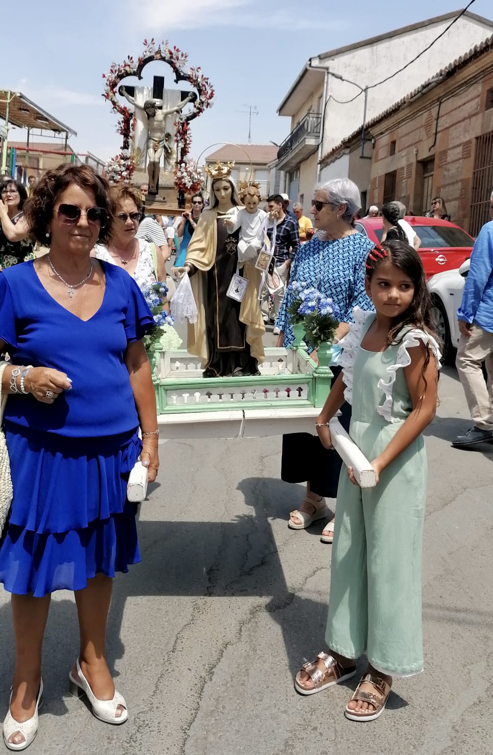 Concurrida y esperada procesión de la Virgen del Carmen y el Cristo de la Esperanza en la jornada principal de las fiestas patronales en Villoruela