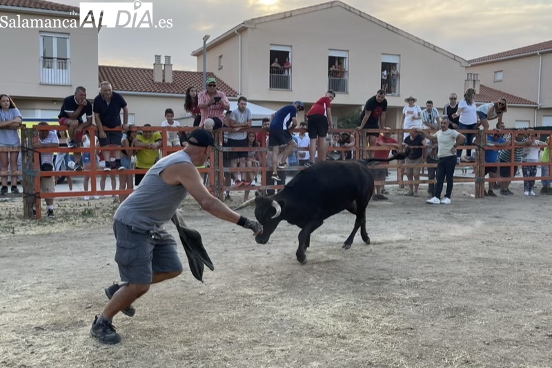 Villoruela se echa a las calles para vivir el esperado Toro de Cajòn