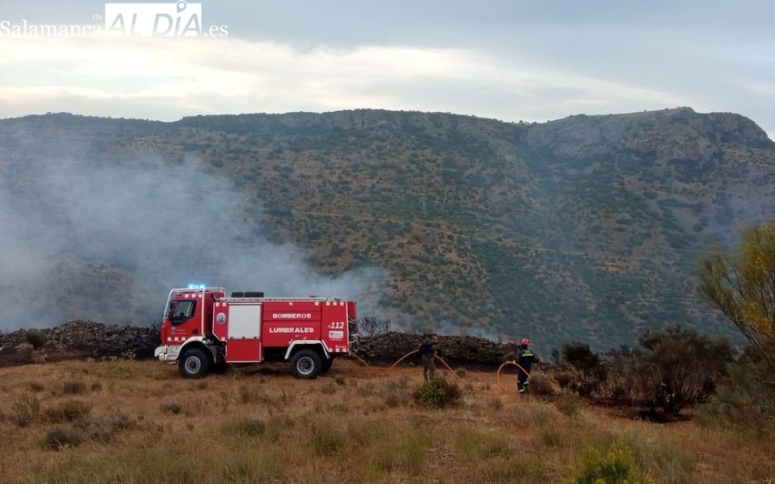 Los Bomberos de Lumbrales controlan cuatro focos provocados por rayos en Sobradillo 