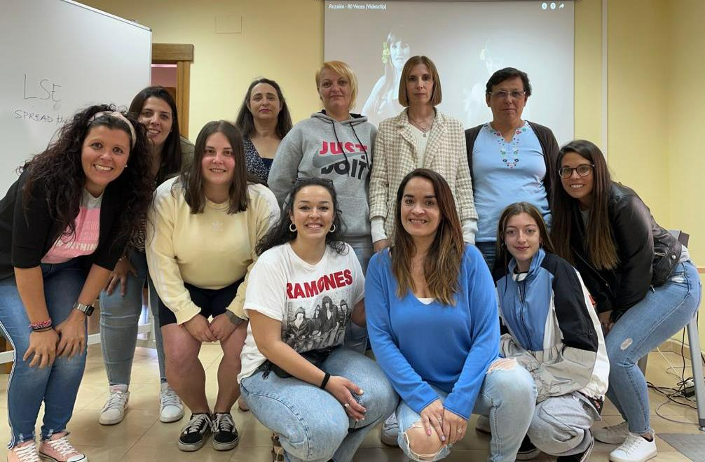 Las alumnas de Residencias en Alto Águeda reciben una charla sobre la Lengua de Signos