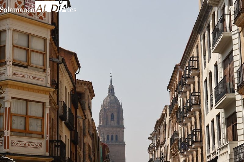 El olor a humo y ceniza de los incendios forestales llega hasta Salamanca capital 