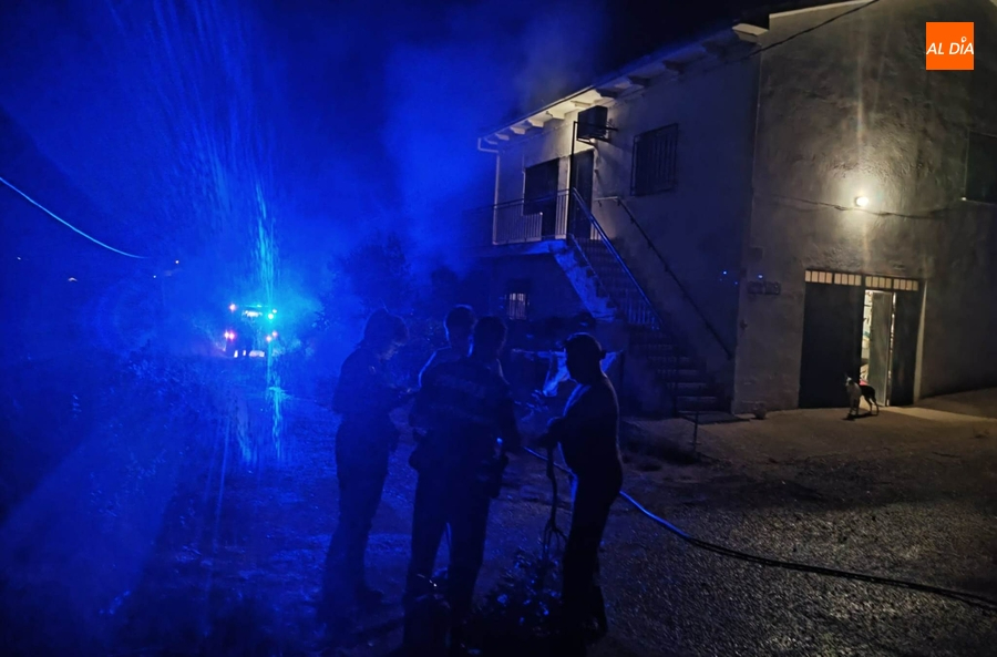 Gran susto en las Huertas de Santa Cruz por un fuego al filo de la medianoche