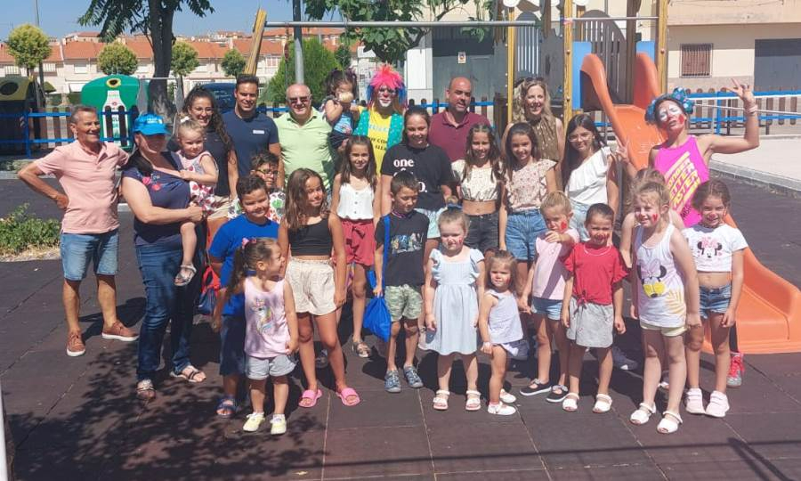 Bobolino y Piruleta entretienen a los más pequeños en Las Canteras