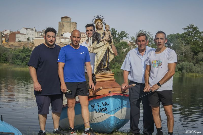 La familia Cosme asegura el relevo generacional en la festividad de la Virgen del Carmen