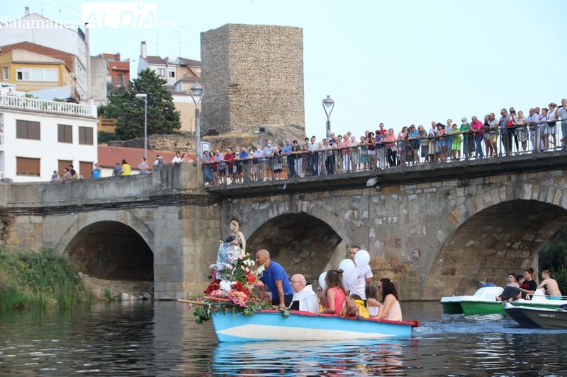 Procesión fluvial de la Virgen del Carmen en Alba de Tormes
