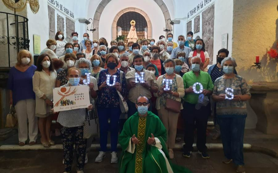 Medio centenar de fieles participa en un encuentro de las parroquias que dirige Gabriel Ángel Cid