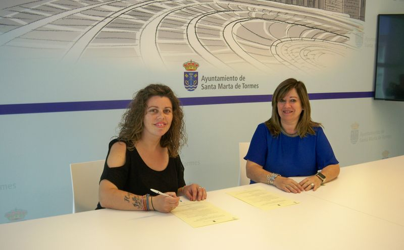 Santa Marta renueva el convenio del servicio de peluquería para los mayores de 65 años 