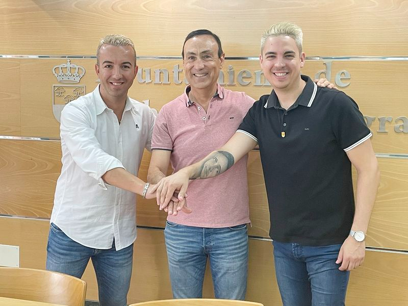 El Ayuntamiento recibe a los campeones del mundo de billar americano, vecinos de Carbajosa 