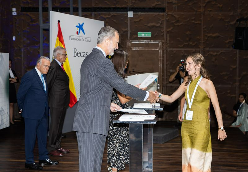 Una estudiante salmantina recibe una beca de la Fundación la Caixa para cursar estudios de posgrado en el extranjero 