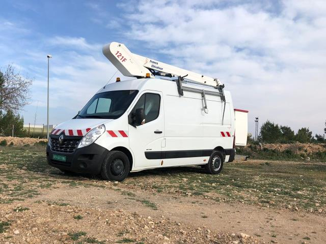 Alquiler de furgonetas con cesta para trabajos de altura