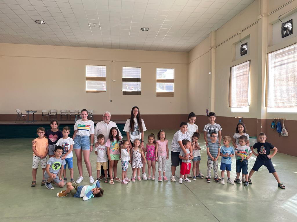 Galinduste arranca su Ludoteca de verano con una treintena de niños