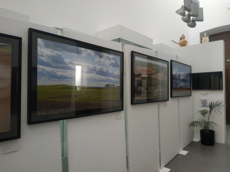 El edificio San Nicolás acoge en Vitigudino la exposición fotográfica Llanuras de Salamanca