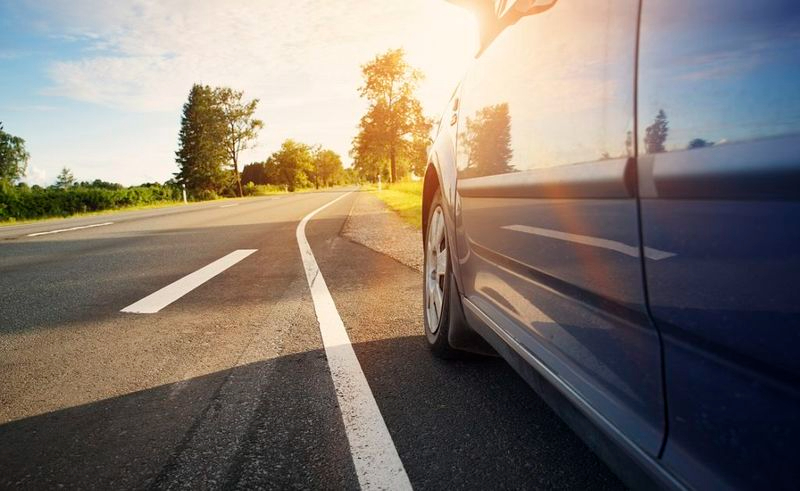 ¿Cómo enfriar el coche en verano?: el truco para hacerlo en 1 minuto 