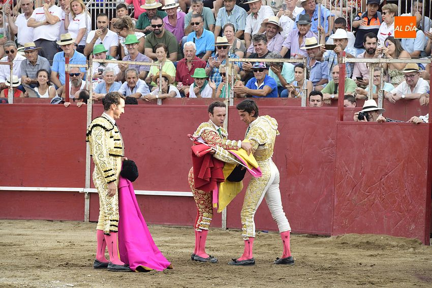 Trofeo máximo en la alternativa de Alejandro Fermín que sale por la puerta grande