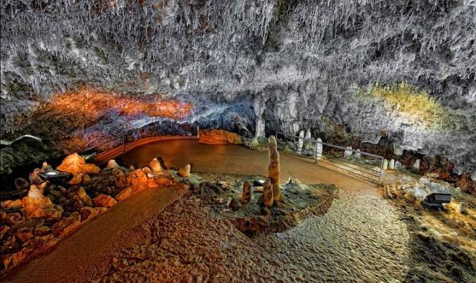 La Cueva del Soplao y Comillas-Playa, destino de la llamativa excursión puesta en marcha por la concejalía de Juventud