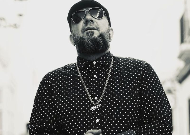 El músico salmantino El Suso le canta a una mujer que se empodera en su nueva canción Y se ronea 