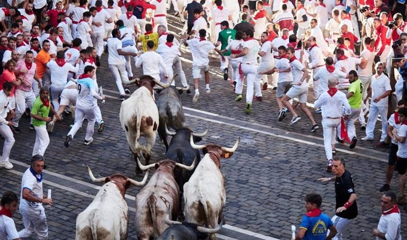 El VÍDEO del tercer encierro de San Fermín, que deja al menos tres heridos por asta