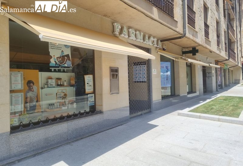 Un conocido hostelero intercepta a un ladrón que huía tras robar una farmacia y recupera el botín