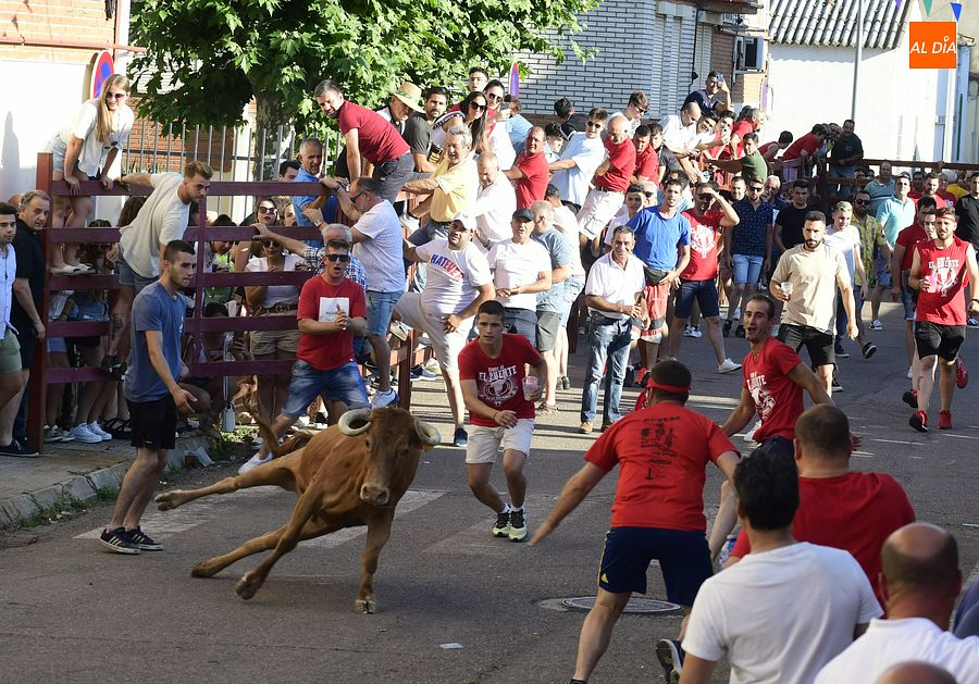 Ambiente de lo más caliente en todos los aspectos en la cita taurina del Barrio Nuevo