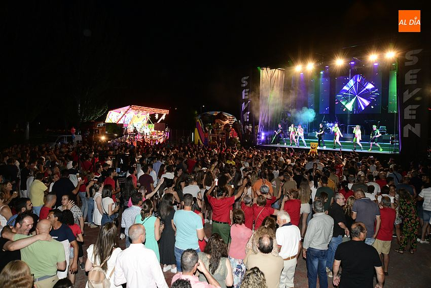 Llenazo total en el Barrio Nuevo con la orquesta Seven