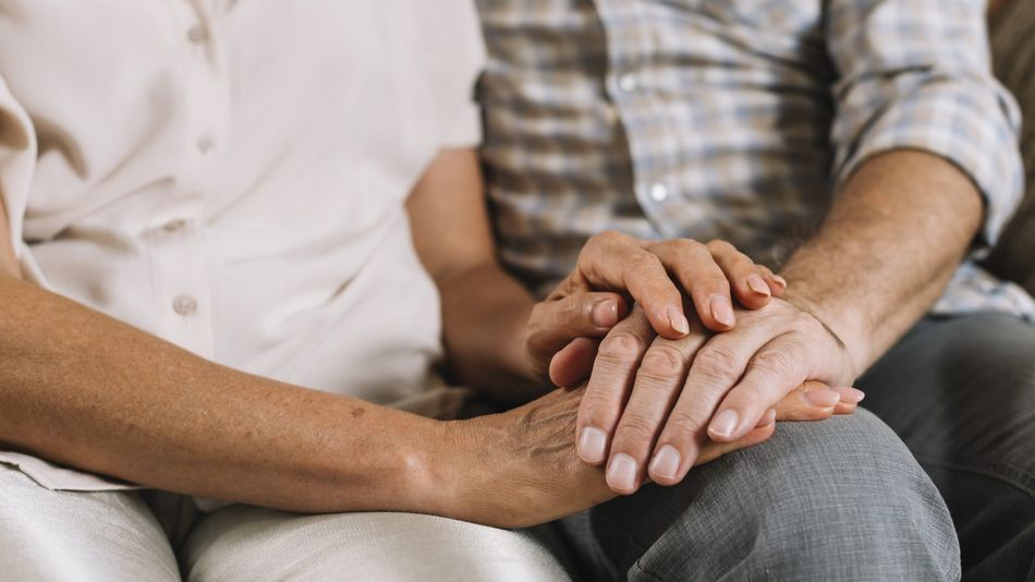 Así puedes optar a una de las becas para los cursos de atención sanitaria a personas dependientes 