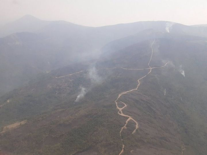 El fuego de Montes de Valdueza (León) tardará días en controlarse