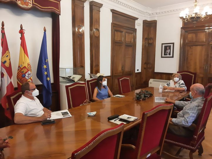 UPA le trasmite a la subdelegada del Gobierno los problemas que han visto en los últimos incendios forestales