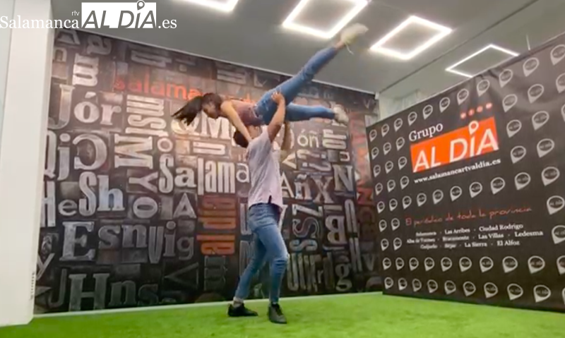 Así bailan María y Eduard, profesionales autodidactas de la bachata