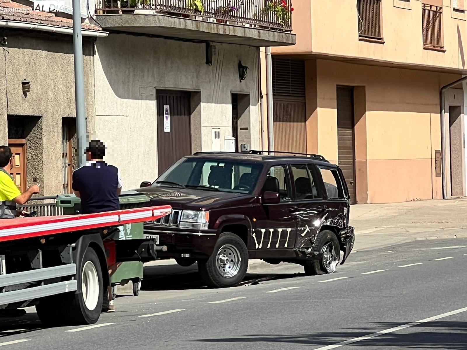 Aparatoso accidente de tráfico en la avenida Juan Pablo II