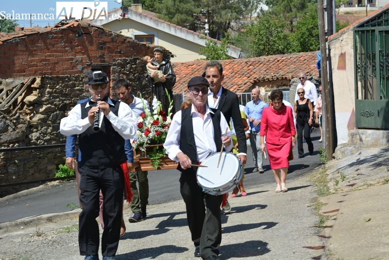 Intenso día festivo en Frades de la Sierra en honor a San Antonio 