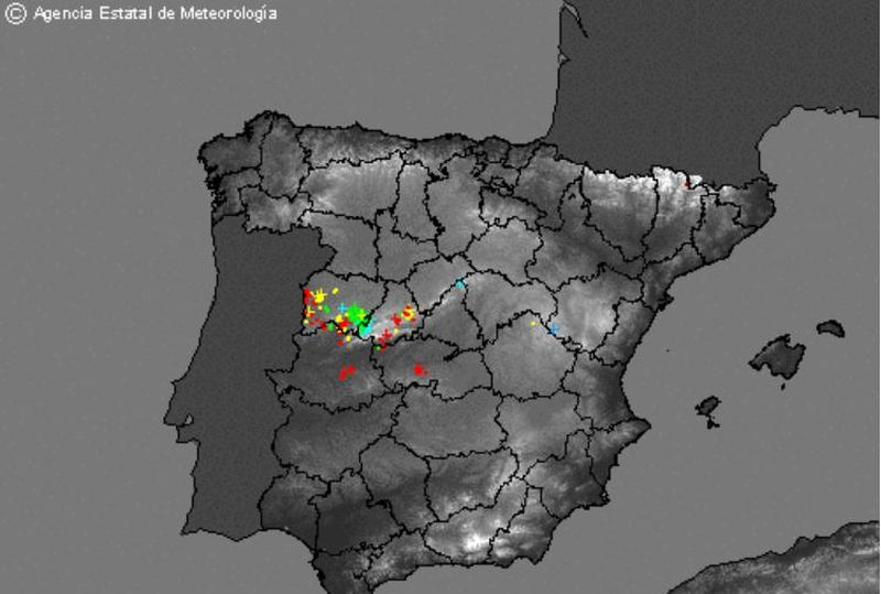 Los rayos y el fuego castigan a la provincia, con seis incendios que permanecen activos