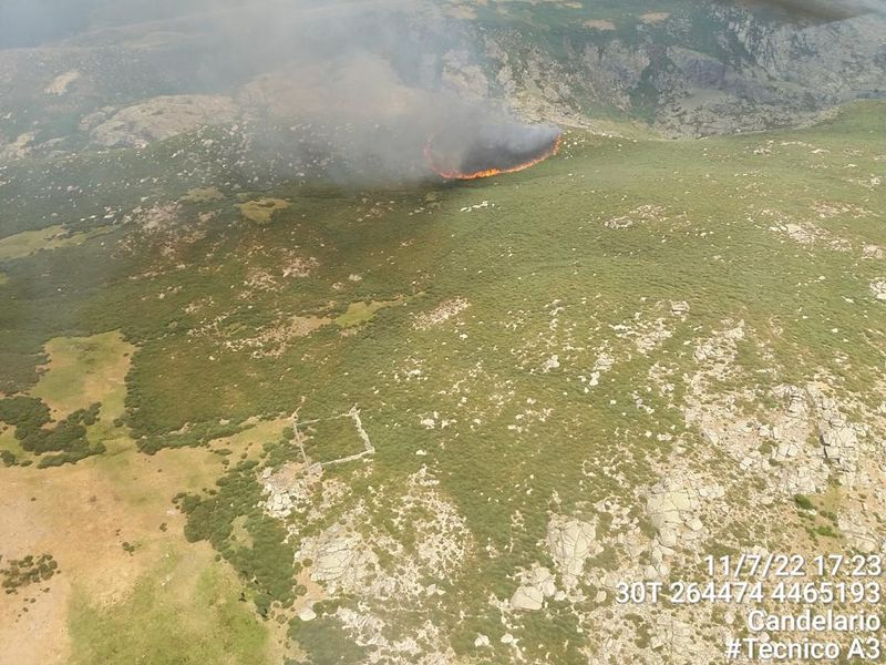La tormenta seca y los rayos provocan dos incendios en Cepeda y Candelario 