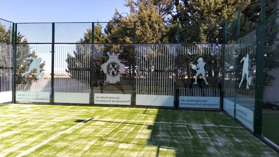 Peñaranda en Común denuncia el retraso en la implantación de un sistema domótico en las pistas de pádel y tenis