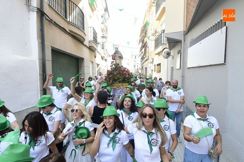 San Buenaventura procesiona en medio de canciones populares y jotas extremeñas