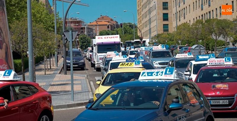 Las autoescuelas reclaman ayudas: Pedimos que se nos trate como a cualquier otro sector del transporte