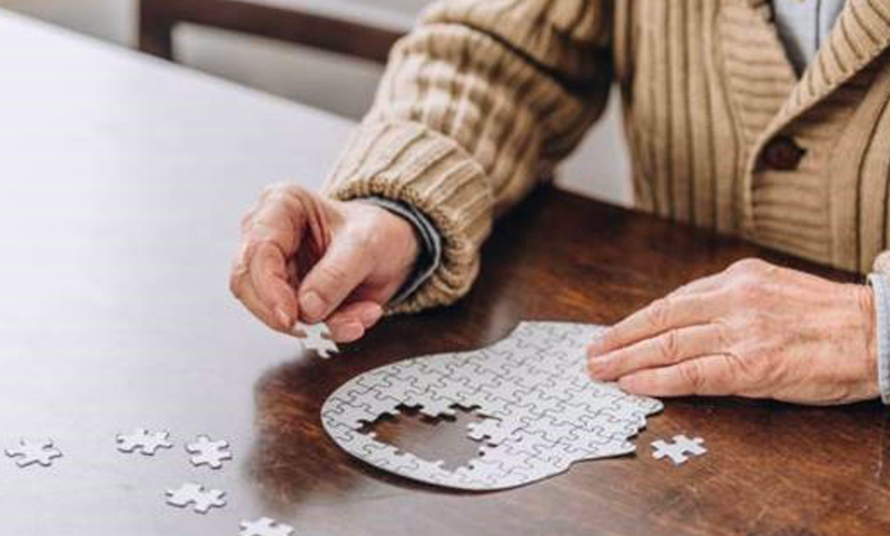 Desarrollan un sensor que puede identificar signos del Alzheimer hasta 17 años antes