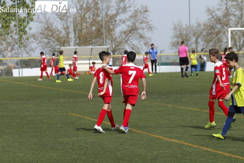 El programa de ocio saludable ‘Salamanca a Tope’ apuesta por una jornada de ‘Bubble Football’, manualidades y escalada    