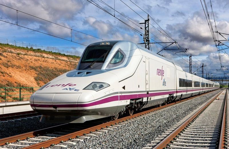 Renfe trasladará por carretera entre Zamora y Sanabria a los viajeros de AVE y Alvia Galicia-Madrid