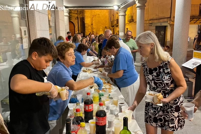 Peñaranda dice adiós a sus fiestas con una multitudinaria degustación de carne