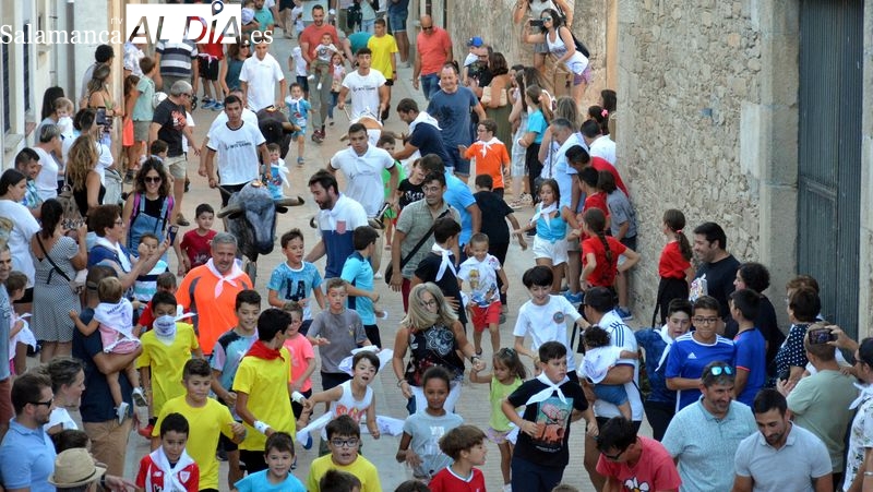 Los carretones despiertan la afición taurina en los niños en Lumbrales