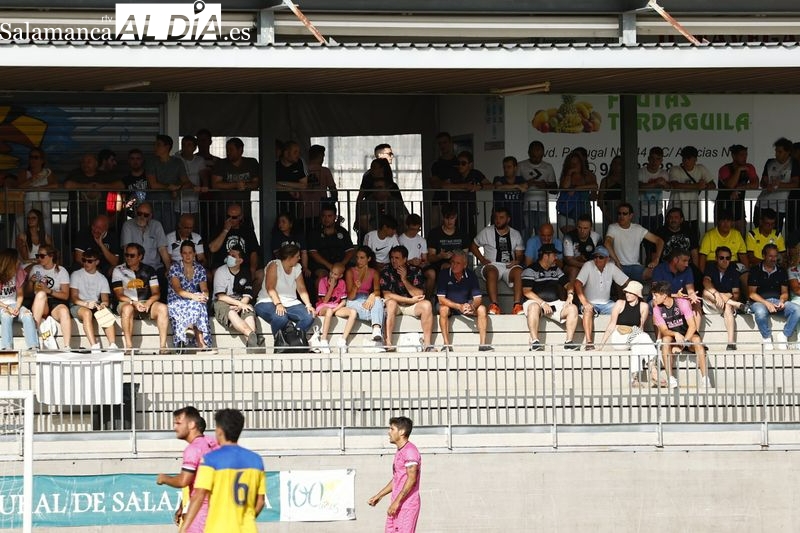 La afición de Unionistas, fiel a su equipo en el Vicente del Bosque