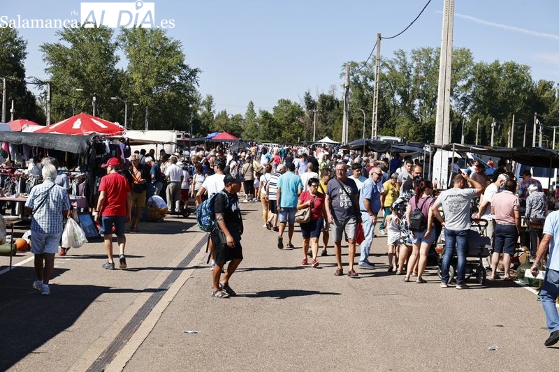 El Rastro también se llena en el puente festivo