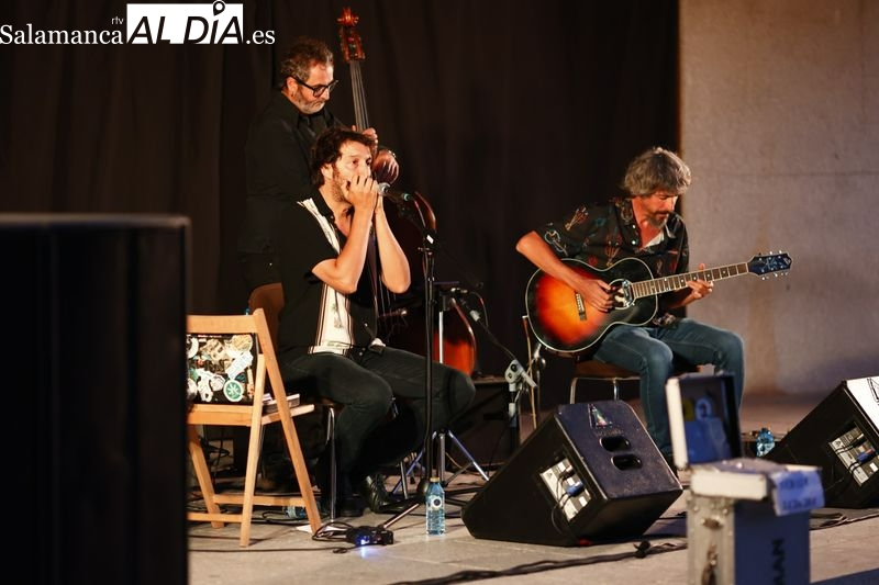 Los salmantinos disfrutan con el Festival de Blues de Quique Gómez & Curro Serrano Trío en Garrido