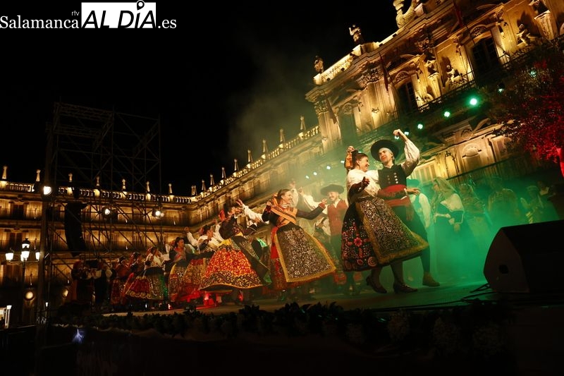 El Festival Internacional de Folklore llena de música la Plaza Mayor