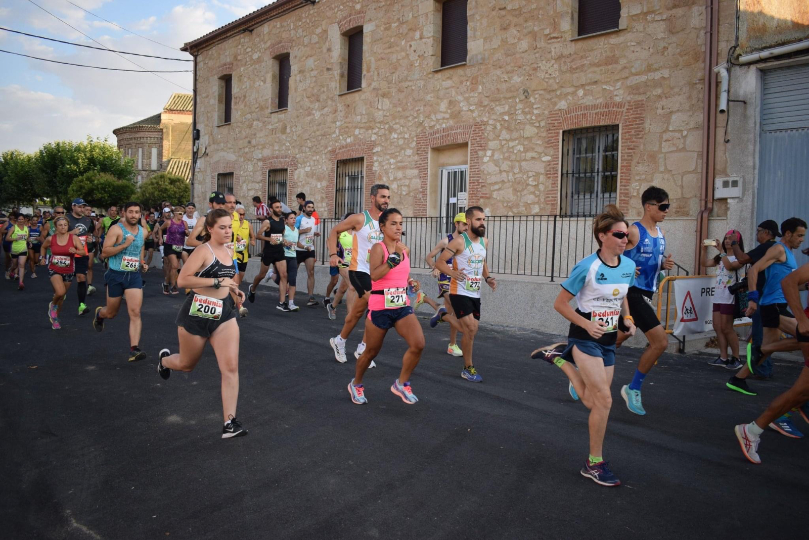 Carlos Gallego y Verónica Sánchez se llevan la XIII Carrera Popular de Villar de Gallimazo