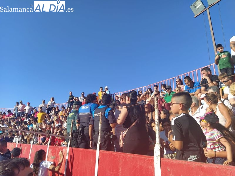 Momentos de tensión en la plaza de toros de Carbajosa de la Sagrada